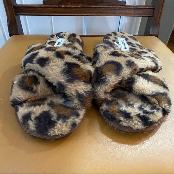 Steve Madden Faux Fur Leopard Criss Cross Slipper Slides - Picture 4 of 7